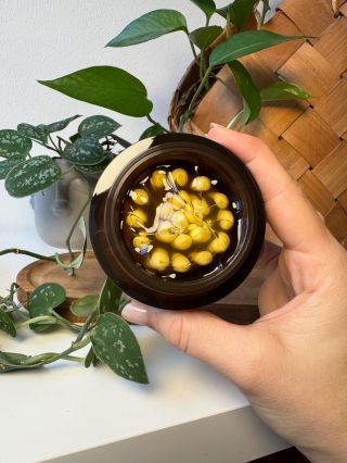 Krém, který je nejen krásný, ale i účinný – Medicube Deep Vita C Capsule Cream 🌸 Rozjasňující péče s vitamínem C, která: 💛...